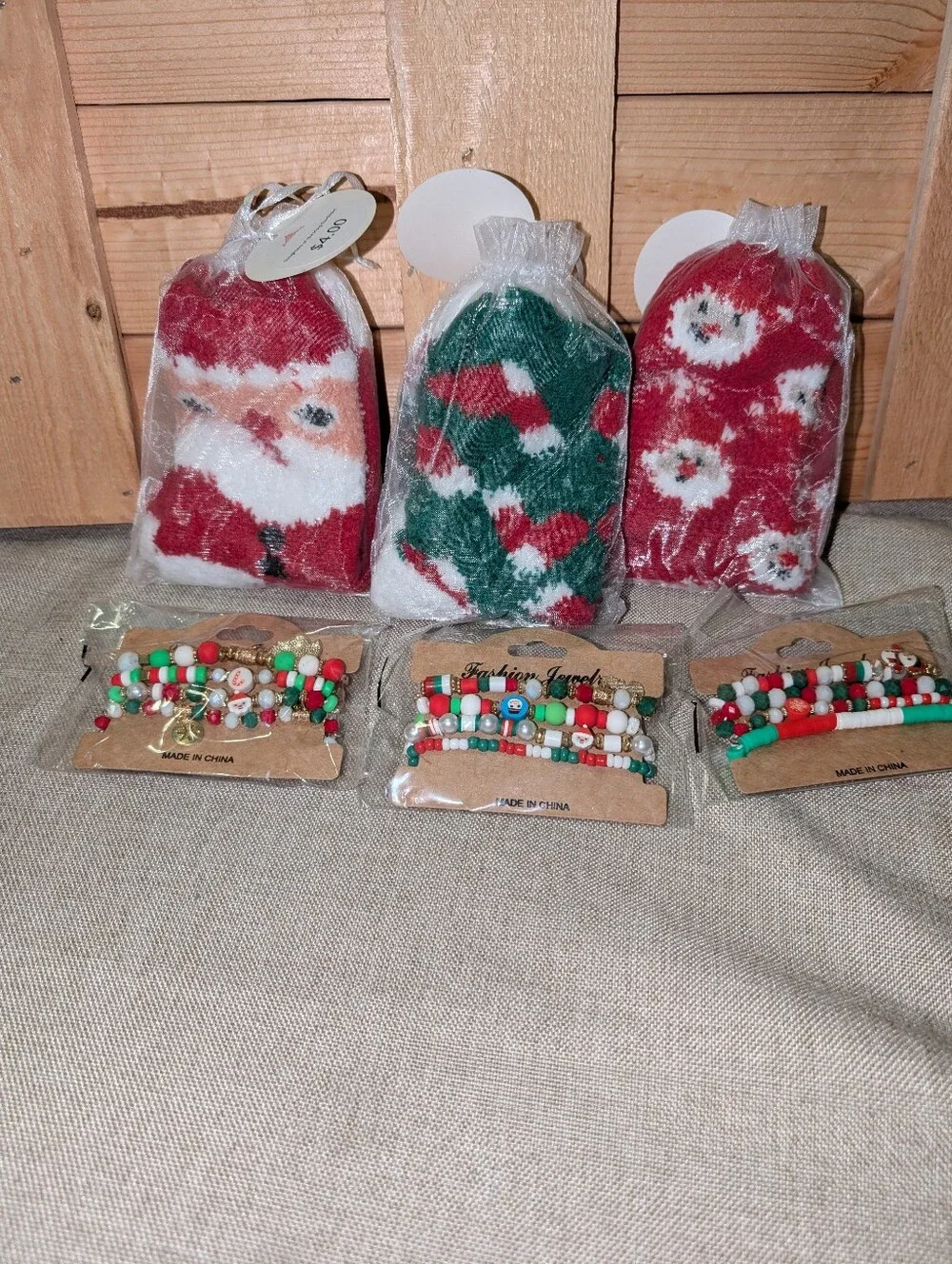 Christmas 6 Piece Bundle Set! Bracelets & Socks!   🌲ALL NEW🌲